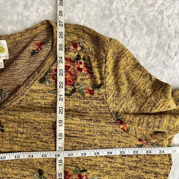 Fig and Flower Womens Tan Floral Embroidered Knitted Cardigan Sweater Size 3X - Picture 6 of 7